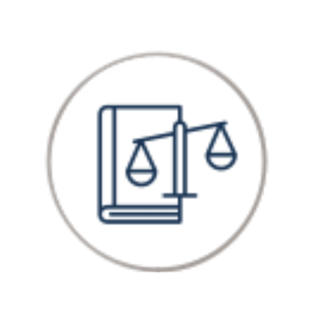 Ícone linear de um livro jurídico com uma balança da justiça, simbolizando a consultoria trabalhista preventiva, revisão de contratos e compliance para empresas.